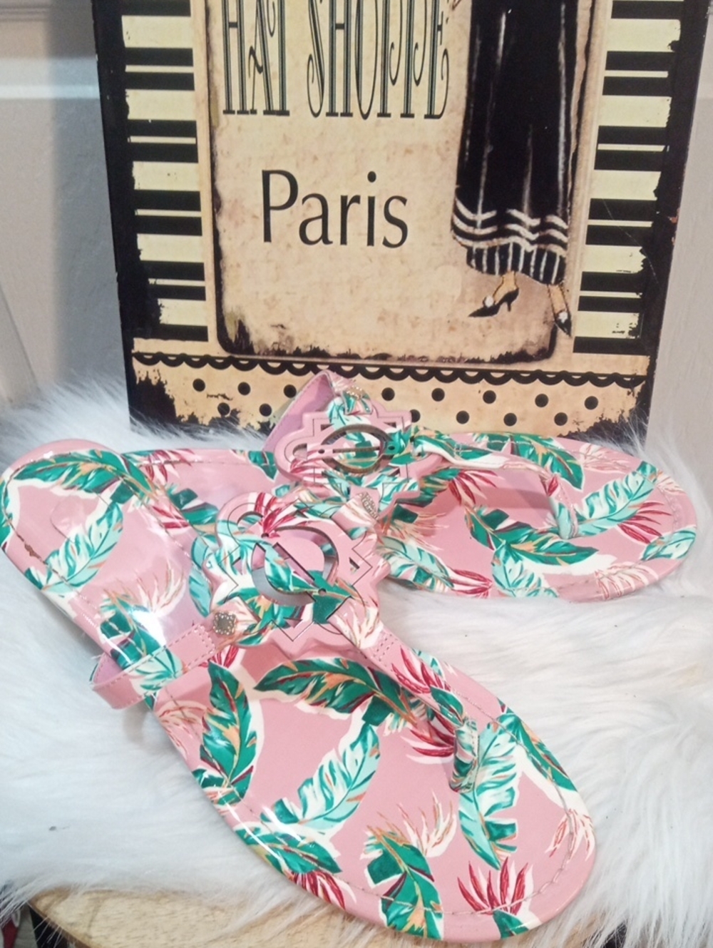 CROWN & IVY THONG SANDALS
